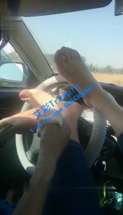 图片[1]_168【恋足视频】带女朋友到郊区 车内脱袜舔脚_HD绳艺资源