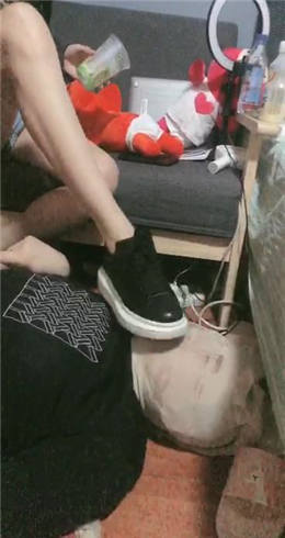 图片[1]_蔓蔓 被要挟的房东（口水圣水脏鞋底）_HD绳艺资源