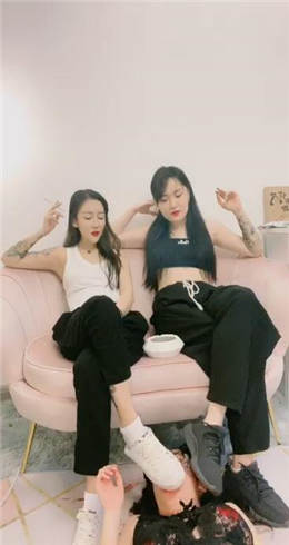 图片[1]_沐夏大大 母狗给老子清理鞋底_HD绳艺资源