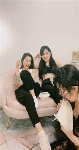 图片[1]_沐夏大大 母狗给老子清理鞋底_HD绳艺资源