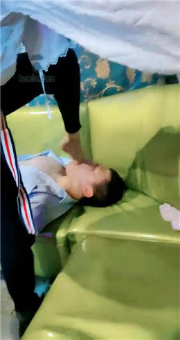 图片[1]_柒柒殿下 带素人姐姐KTV艺术训练贱狗 走廊骑行店员围观_HD绳艺资源