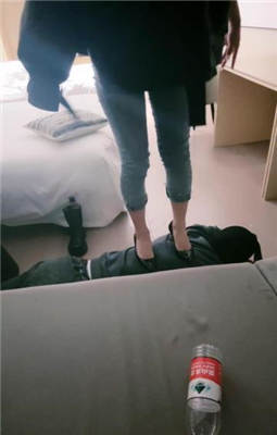 图片[9]_【绝美兔绳艺导师】跪舔裸足/转胯骑马/高跟踩踏_HD绳艺资源