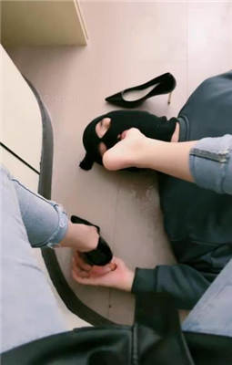 图片[10]_【绝美兔绳艺导师】跪舔裸足/转胯骑马/高跟踩踏_HD绳艺资源