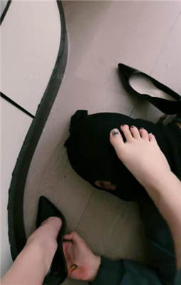 图片[12]_【绝美兔绳艺导师】跪舔裸足/转胯骑马/高跟踩踏_HD绳艺资源