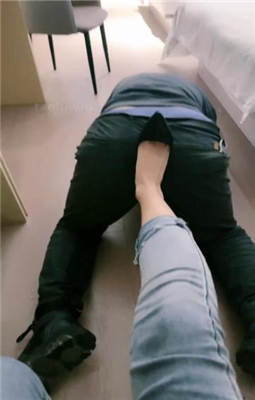 图片[13]_【绝美兔绳艺导师】跪舔裸足/转胯骑马/高跟踩踏_HD绳艺资源