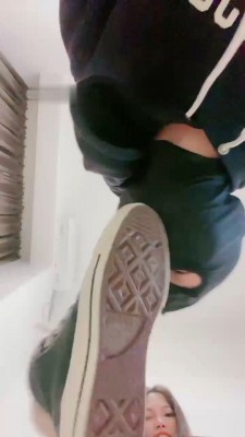 图片[14]_【甜一】高帮帆布鞋踩踏/吃口水/舔脏鞋/裸足插嘴_HD绳艺资源