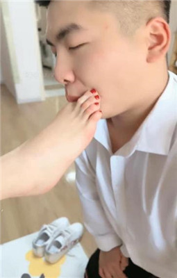 图片[20]_【爵恋霸主】小白鞋-舔脏鞋底/闻原味白袜_HD绳艺资源