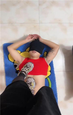 图片[2]_【森森】素人S首调-运动鞋全体重踩踏_HD绳艺资源