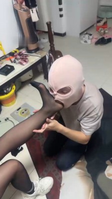 图片[14]_【狗哥】超狠虐待-运动鞋黑棉袜辱狗_HD绳艺资源