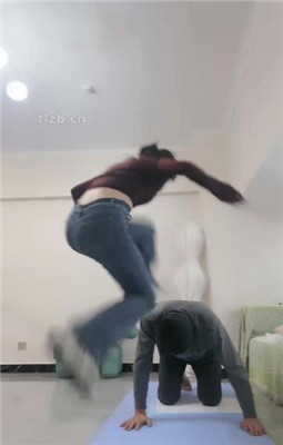 图片[2]_【不期而遇】舔脏鞋底闻白袜/重度踢踹_HD绳艺资源