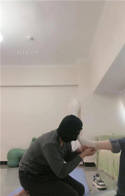 图片[8]_【不期而遇】舔脏鞋底闻白袜/重度踢踹_HD绳艺资源