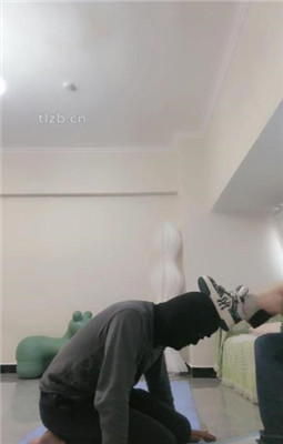 图片[9]_【不期而遇】舔脏鞋底闻白袜/重度踢踹_HD绳艺资源