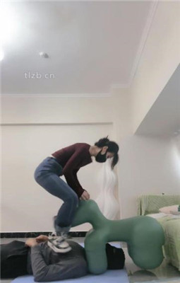 图片[13]_【不期而遇】舔脏鞋底闻白袜/重度踢踹_HD绳艺资源