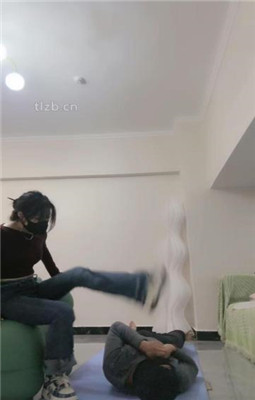 图片[15]_【不期而遇】舔脏鞋底闻白袜/重度踢踹_HD绳艺资源