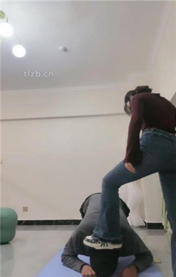 图片[18]_【不期而遇】舔脏鞋底闻白袜/重度踢踹_HD绳艺资源