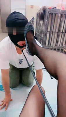 【木子大大】嘴叼高跟/掐乳/转胯/深喉黑丝恋足舔_HD绳艺资源