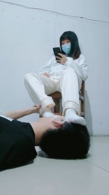 图片[2]_【可可黎黎子】素人学生主-白袜裸足踩脚垫_HD绳艺资源