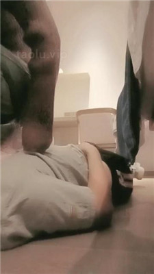 【陌初】狗链遛狗/运动鞋踩踏/白袜脚闻舔_HD绳艺资源