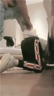 图片[2]_【陌初】狗链遛狗/运动鞋踩踏/白袜脚闻舔_HD绳艺资源