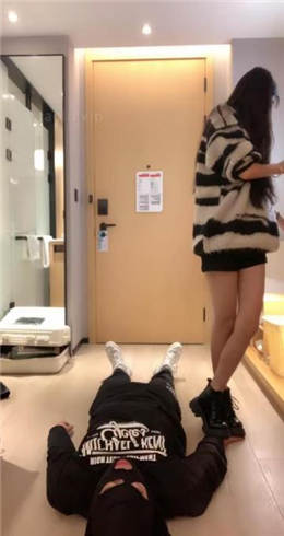 图片[3]_【苏西】毛巾塞嘴/短靴高跟全体重踩踏_HD绳艺资源