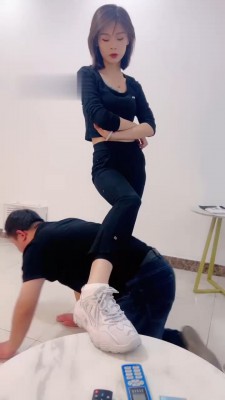 图片[8]_【冷鸢大大】重度耳光/小白鞋踩踏/转胯揪耳朵/坐脸窒息_HD绳艺资源