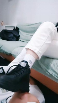 【郡主大大】运动鞋白袜/高跟踩脚垫_HD绳艺资源