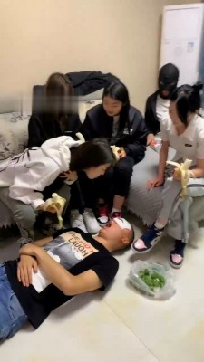 【精神小妹】4S学生主-运动鞋白袜/喂食呕吐_HD绳艺资源