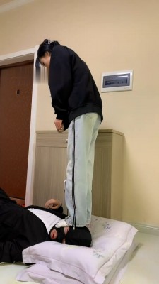 【精神小妹】6S学生主-重度全体重踩/踢踹_HD绳艺资源