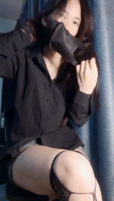 图片[3]_【红颜榜】小狐狸烟丝口水诱惑舔脚pov踩果冻_HD绳艺资源