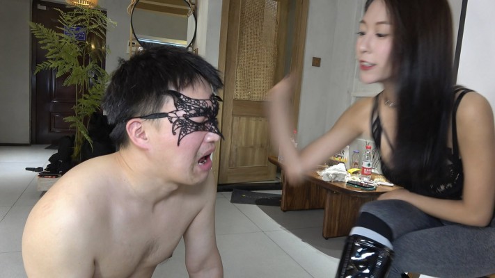 图片[2]_【双胞胎萌主】舔脏鞋底，暴踹狗脸，高难度挑战耳光_HD绳艺资源