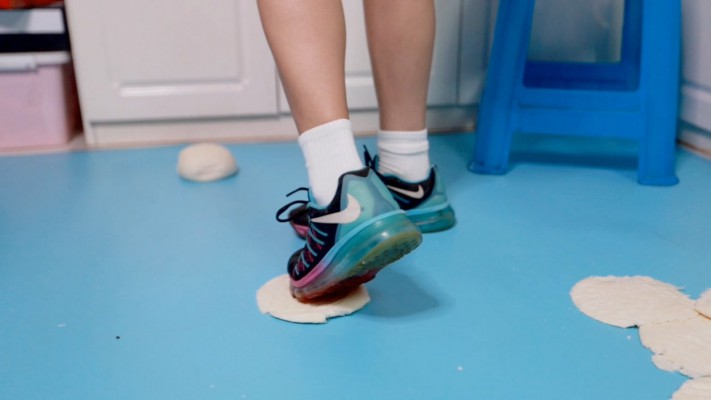 图片[7]_【芊芊】三双鞋踩馒头做狗脸 动态视角_HD绳艺资源