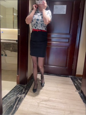酒店玩舔空姐的黑丝原味臭脚_HD绳艺资源