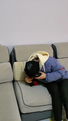 小婉大人 妹妹挑战皮鞋踩踏甜鞋底踢裆_HD绳艺资源