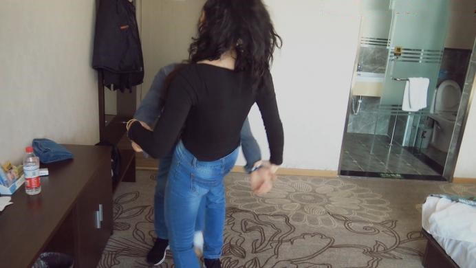 图片[14]_晓时代 新疆小姐姐高难度挑战踢打完虐嘴损挑事男_HD绳艺资源