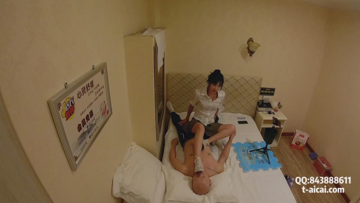 图片[8]_【素人S】开发SPA店漂亮小姐姐白色匡威帆布鞋踩踏_HD绳艺资源