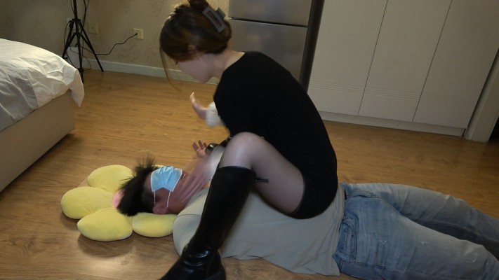 图片[9]_【领主老大】对应聘体育生暴抽耳光，高跟狠踩_HD绳艺资源