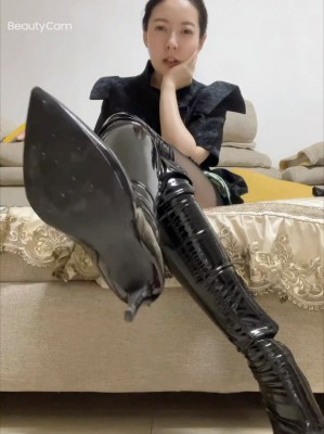 【彼岸花】靴子羞辱诱惑榨金，榨干全家_HD绳艺资源