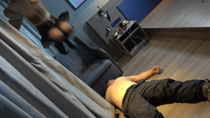 图片[18]_【领主老大】平底靴体罚折磨贱狗，踩脖子窒息_HD绳艺资源