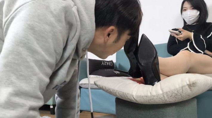 【女神学院·稚主KK】爆舔裸足_HD绳艺资源