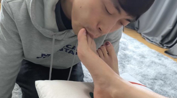 图片[8]_【女神学院·稚主KK】爆舔裸足_HD绳艺资源