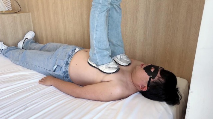 图片[4]_【无双sama】04年小主日常脏鞋白袜踩踏_HD绳艺资源