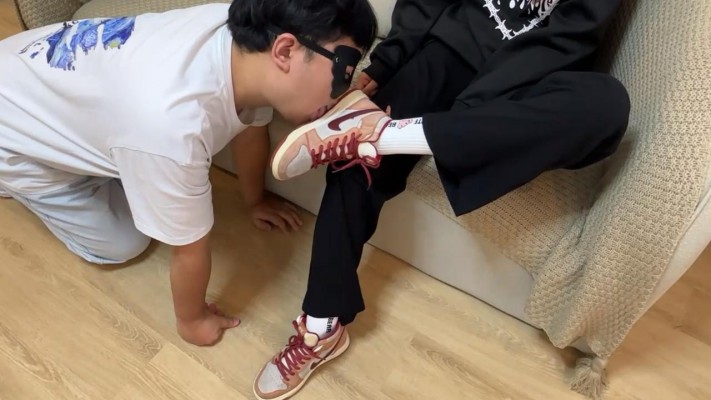 图片[2]_【无双工作室】素人系列二：给素人舔鞋底，鞋底喂食_HD绳艺资源