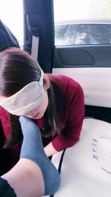 【北京嘟嘟】母畜-沉浸式车内恋足舔_HD绳艺资源