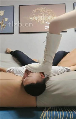 图片[3]_【丫丫啊】踩死恋足狗-只能在脚底下_HD绳艺资源