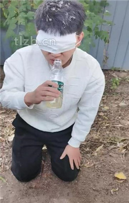 图片[11]_【喵主】户外虐-白鞋白袜踩虐舔/踢踹_HD绳艺资源