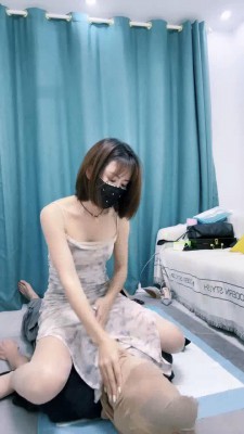 【婕娜】旗袍S高跟踩踏碾-舔鞋底/裸足插嘴-耳光【续集】_HD绳艺资源