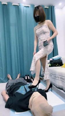 图片[2]_【婕娜】旗袍S高跟踩踏碾-舔鞋底/裸足插嘴-耳光【续集】_HD绳艺资源