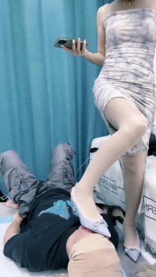 图片[8]_【婕娜】旗袍S高跟踩踏碾-舔鞋底/裸足插嘴-耳光【续集】_HD绳艺资源