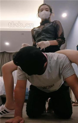 图片[20]_【多多】骑马遛狗爬行/耳光/白袜脚捂脸/长靴踩踏_HD绳艺资源