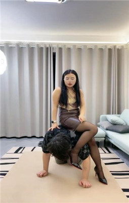 图片[5]_【伊诺】胯下辱-红底高跟黑丝跪舔_HD绳艺资源